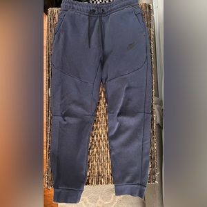 Nike boys tech fleece joggers size large